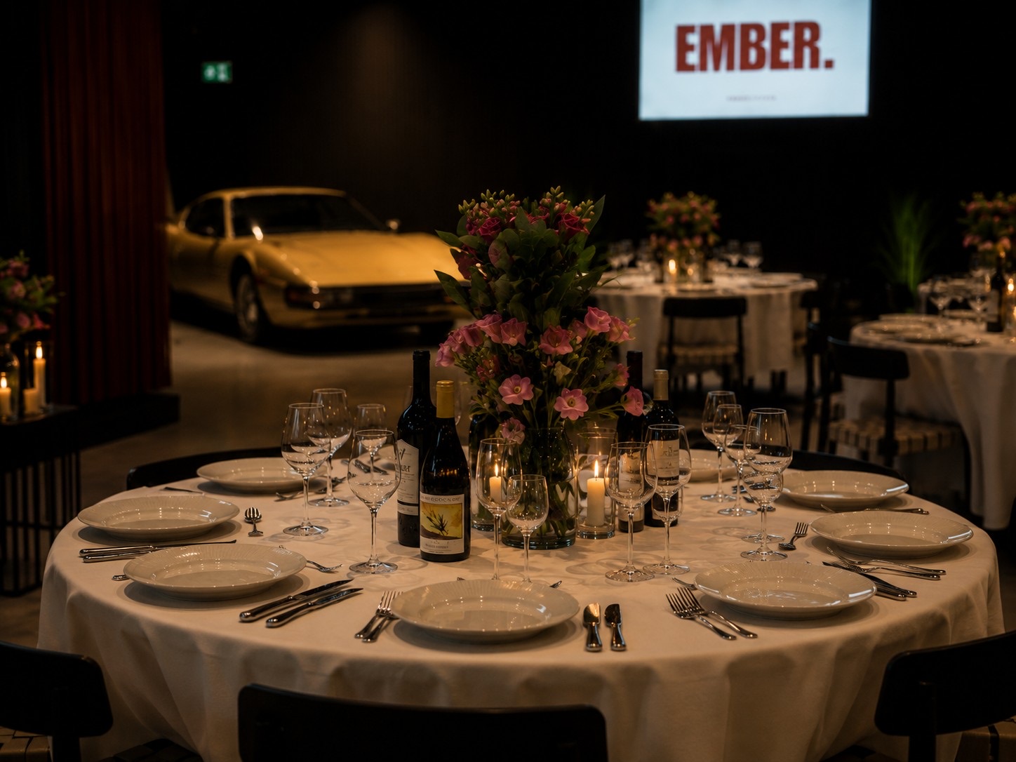 Opdækning til middag hos EMBER